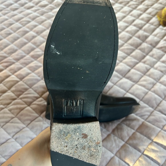 Frye Chelsea Boots, size 7, excellent preowned condition - Picture 5 of 5